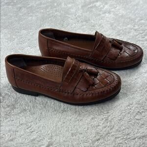 Earth Shoe Lou woven tassel kiltie loafers in chestnut brown, size 9 Wide